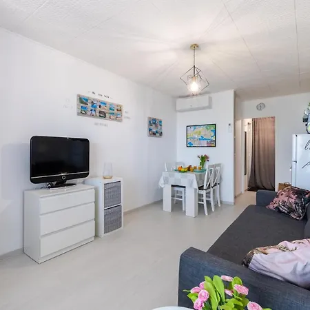 Apartment Le Marineland Clim Parking Prive Proche Centre Casino Et Palais Des Congres